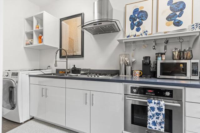 Beautiful 1-BR Flat Nestled Between Dupont & Logan