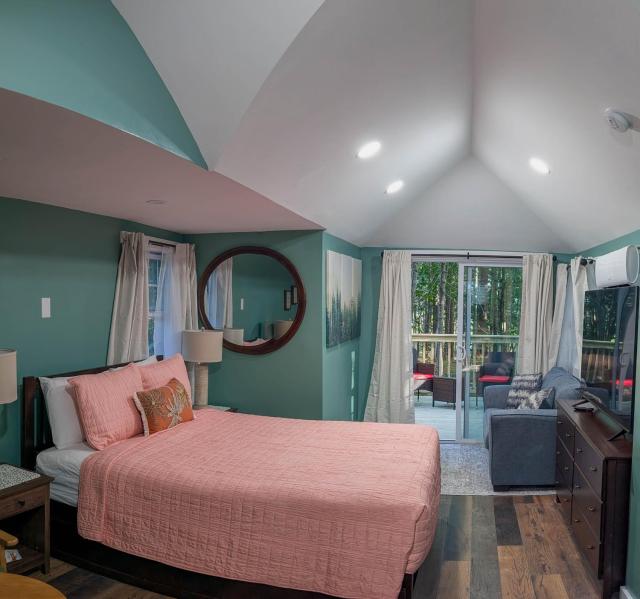 Hinckleys Dreamwood Cottages