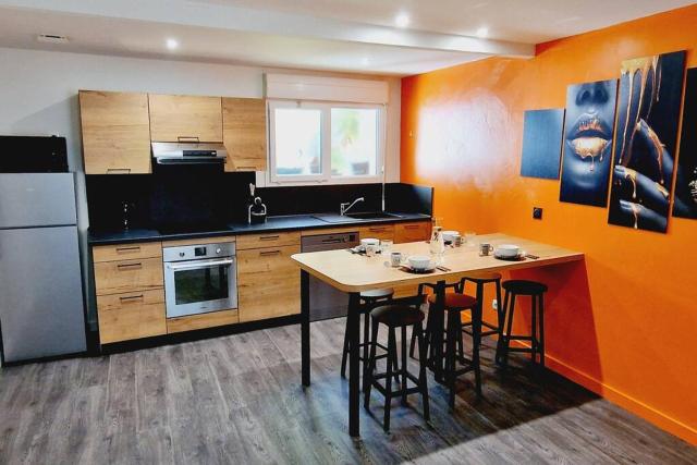 Maison, 4 à 6 pers, clim, parking privé, 2 chambres
