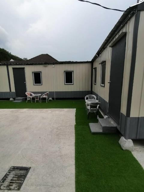 Haimara staycation, 1 house & 3 cabin with pool hulu langat, for small event