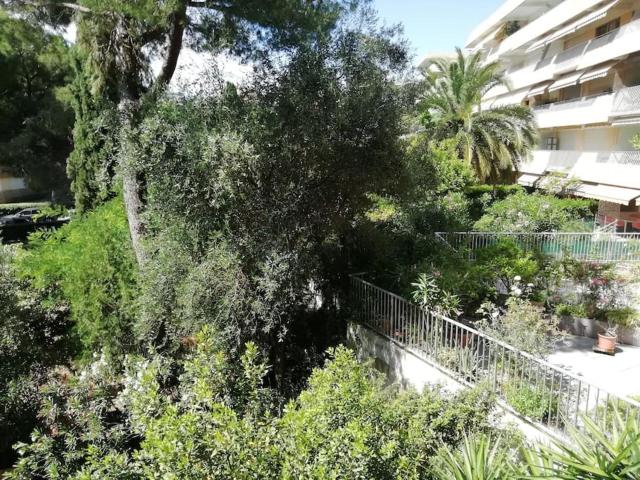 Superb flat in a residence Collines d'Estanove