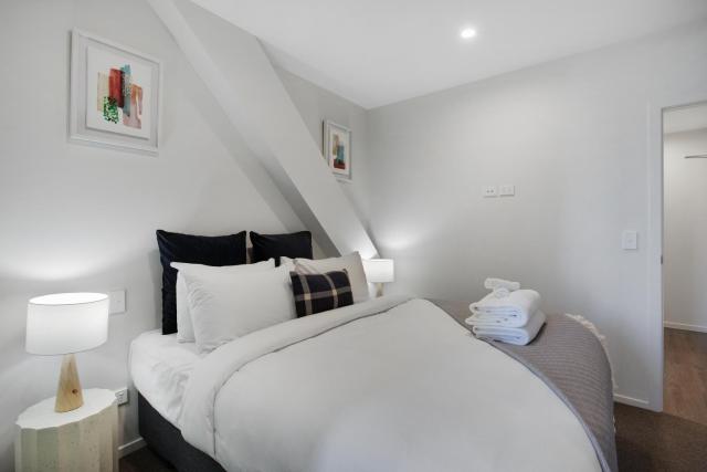 Augustus Harmony Apartment with Parking - Air-con