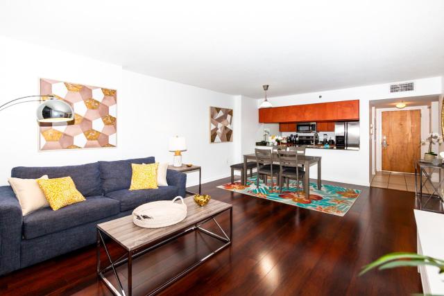 Star Stay Miami Yellow Brickell