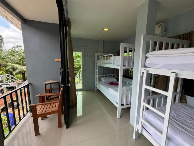Boom Hostel Khao Sok