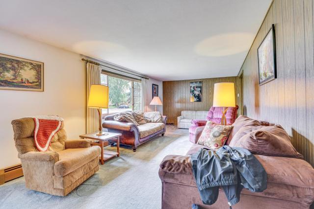 12 Mi to Castle Rock Lake: Serene New Lisbon Home!