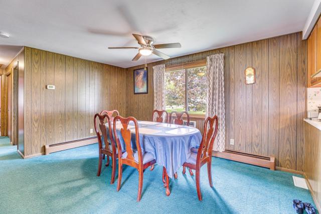 12 Mi to Castle Rock Lake: Serene New Lisbon Home!