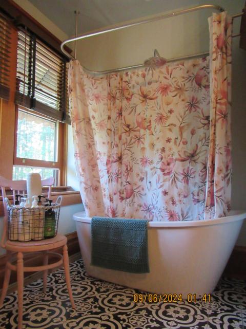 Hummingbird Gardens B&B