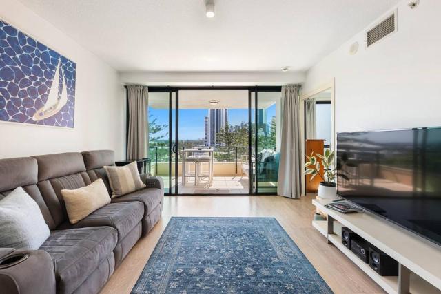 Park Views & Luxe Amenities in Broadbeach