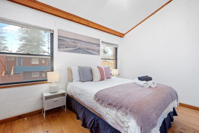 23 Cottesloe Steps to beach - sleeps 3 NO WIFI