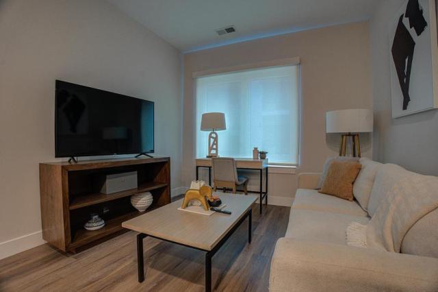 Landing at Hagert and York 1 Bedroom in East Kensington