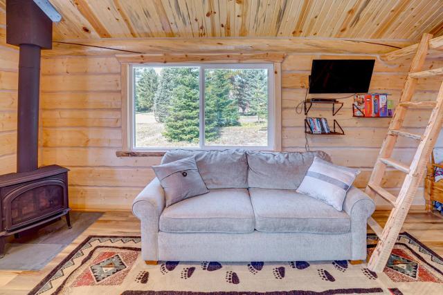 Mtn Views & Fireplace: Cozy Trout Creek Tiny Home