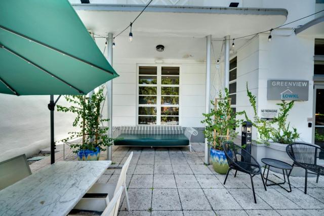 Greenview Hotel By Lowkl