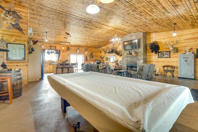 Hot Tub & Fire Pit: Family Retreat in South Dakota