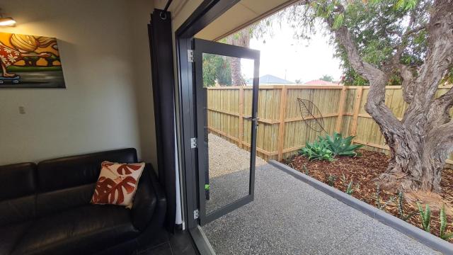 Sauvage - Spacious Apartment with Private Garden Courtyard