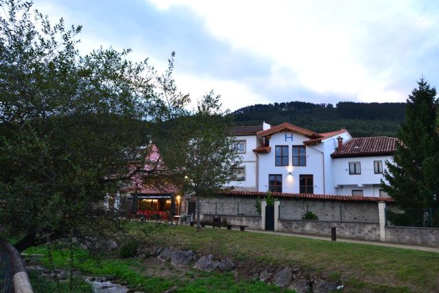 Villa de Salas Alojamientos