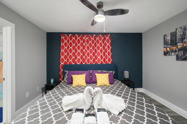 Convenient 1BR Unit Close to Shopping & Dining