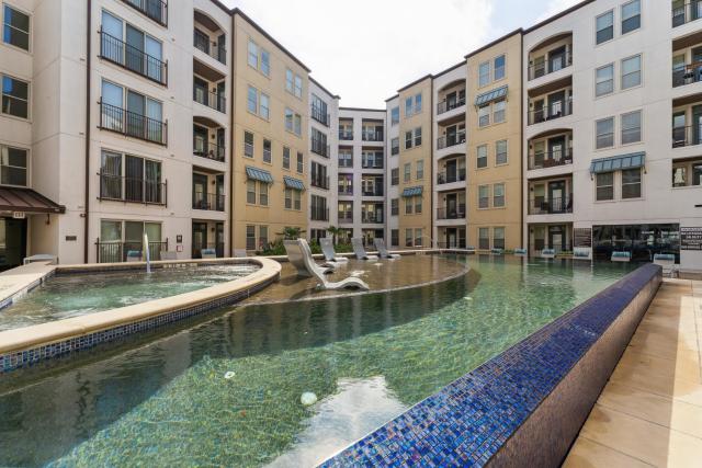 Amazing Uptown Apartment Free Parking Pet Friendly