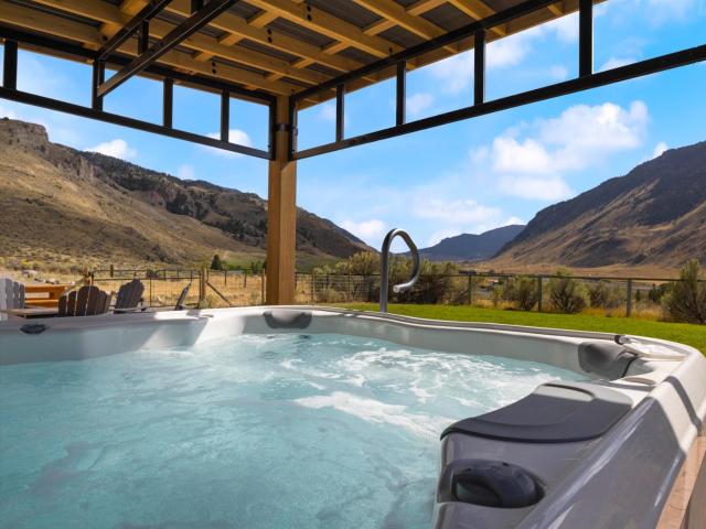 Yellowstone Treasure Retreat