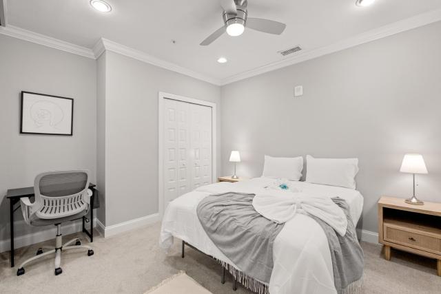 Luxury 1BR - Glass Wall & Window