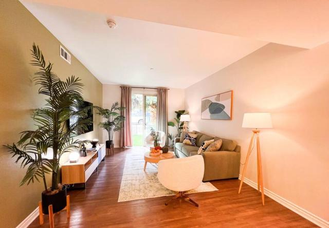 Cozy Apartment in Heart of Encino 104