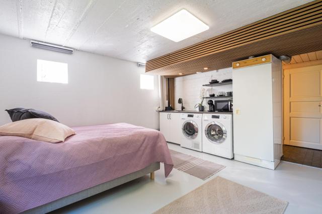 Guest apartment with authentic Finnish wooden sauna, 10 min drive from the airport