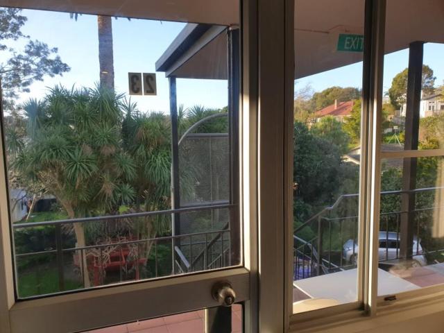 Book Now Affordable Cute Cozy studio with Carpark 23