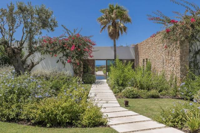 Exclusive Luxury Villa with Stunning Sea Views