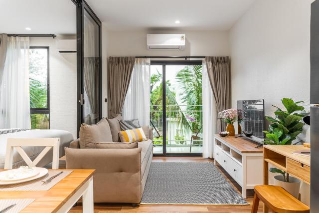 Title Halo Life in Yellow 40m2 King Bed Pool