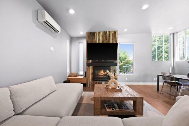 Minutes to Ski Resorts & Downtown, Yard, Fire Pit