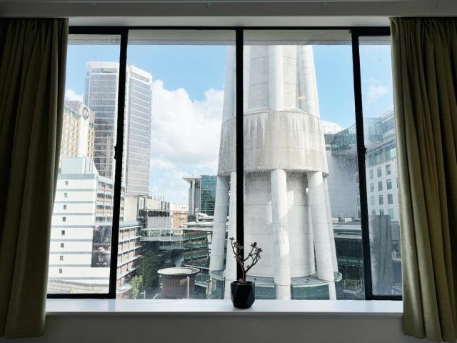 Skytower views, Wi-Fi, washer & dryer!!