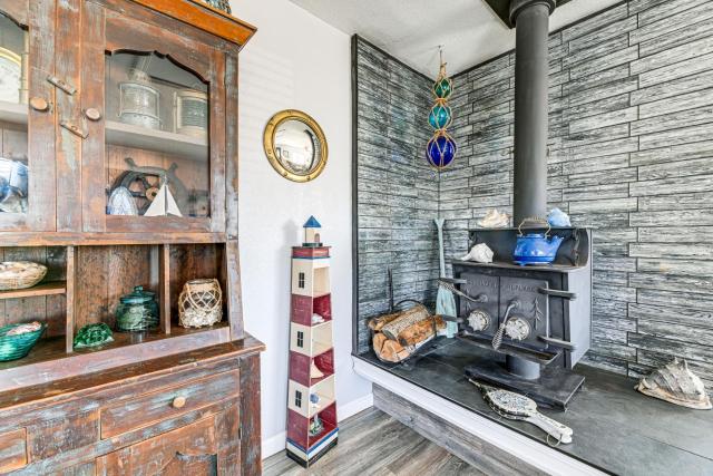 Updated Home 2 Mi to Beach in Crescent City!