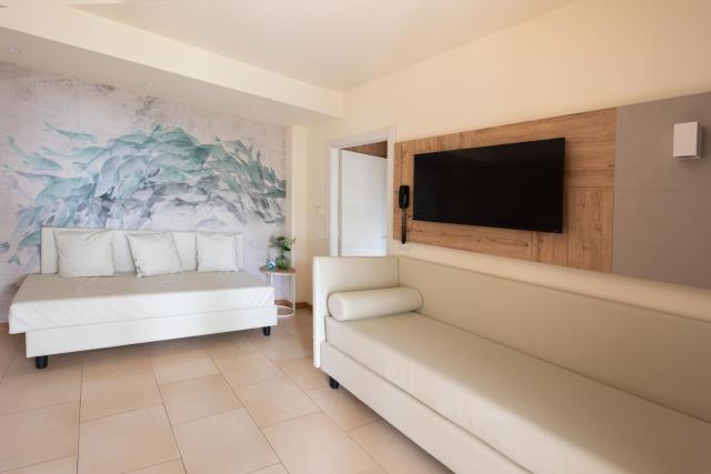Canado Family Hotel