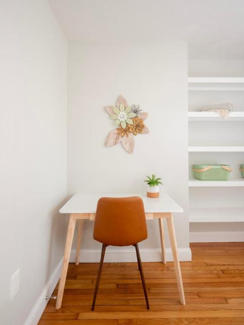 Jennifer's Cozy Apt Near Brown w In Unit Laundry