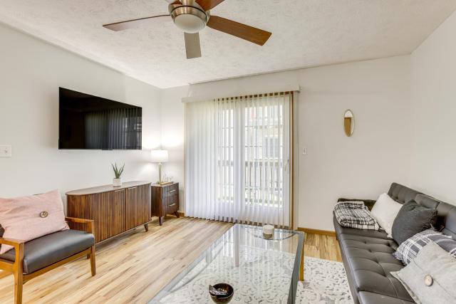 3 Mi to WVU: Condo w/ Deck in Morgantown