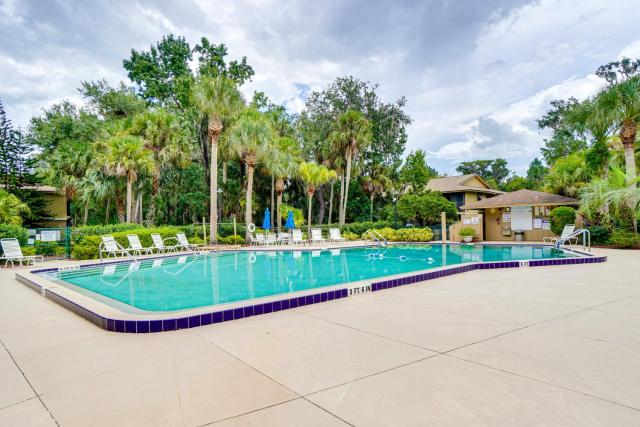 Condo w/ Pool & Beach Access Near Theme Park