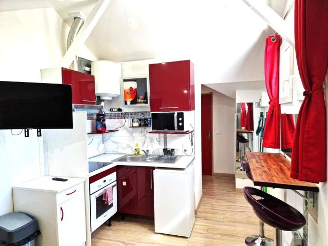 08 - Joli studio tout équipé pour 2 personnes, lit double, parking privatif gratuit, grand fourgon possible, tout le linge de maison est fourni