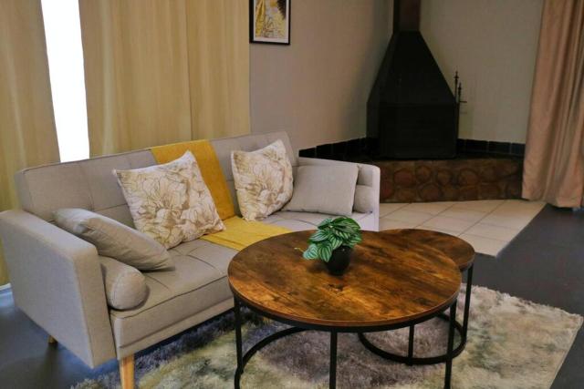 Refreshing Mountain FarmStay w Boma,Pool,Hikes,Obstacle Course