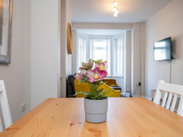 Cozy Townhouse, walking distance to Belfast City