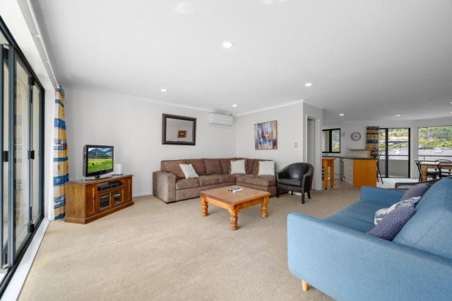 Unit 8 Waterfront Holiday Home