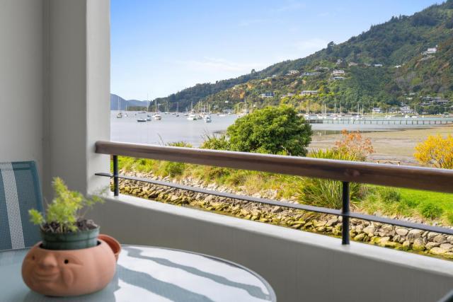 Unit 8 Waterfront Holiday Home