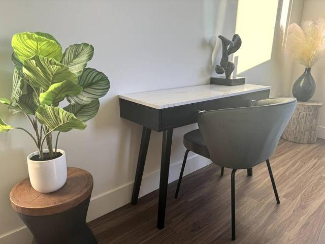 Penthouse with Views in Hollywood - One Bedroom w Parking