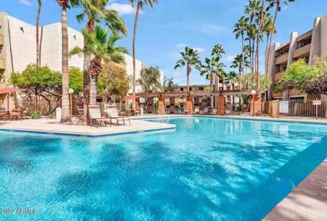 Old Town Condo with 2 King Size Suites