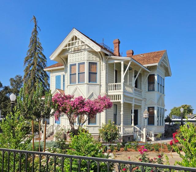 The JD Hyde Historic Inn