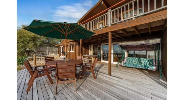 Lakefront Retreat - Lake Taupo Holiday Home