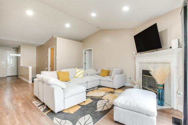 8 Mi to Downtown: Pet-Friendly Columbus Home