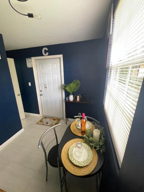 C&M Lodging Cozy Tiny Villa with Kitchenette Peaceful Getaway
