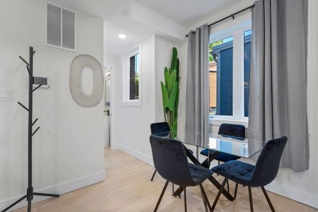 Capitol Hill 3 Charming Townhouse in Downtown DC with Modern Kitchen with Rooftop views