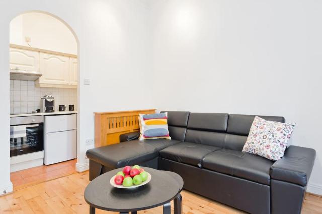 Blarney Apt 1BR Sleeps 4