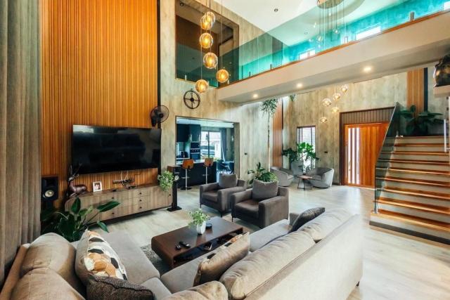 5-Bedroom Luxurious 5-Star Villa with Private Pool