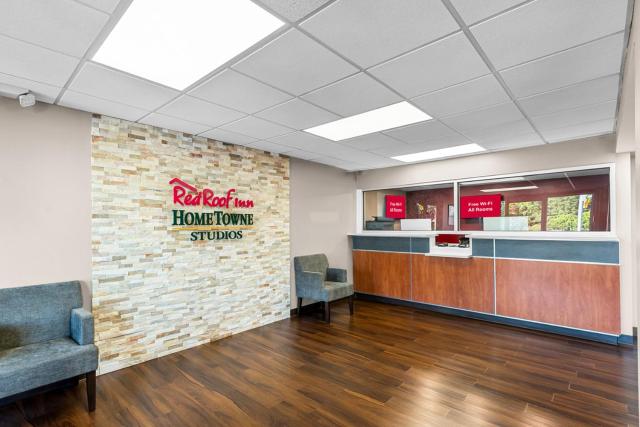 HomeTowne Studios by Red Roof Richmond - Airport Sandston